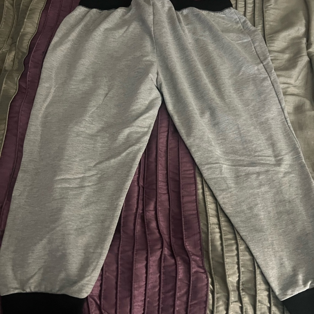 Women's Gray Capris - size XL - Picture 3 of 4